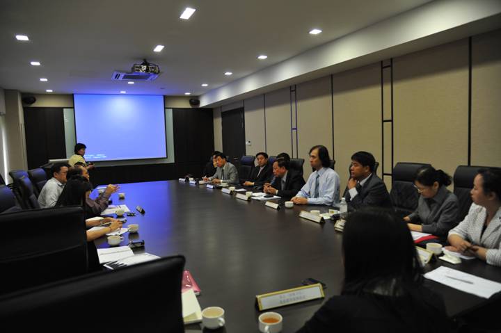 Chairman Li Inspected Green Buildings in Singapore along wit